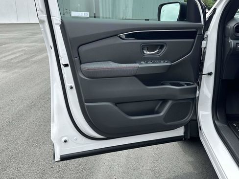 New 2026 Honda Pilot Sport image 5