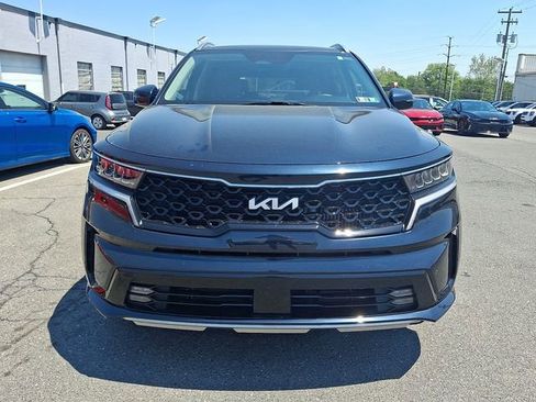 Used 2023 Kia Sorento EX w/ Panoramic Sunroof Package AWD/4WD image 2