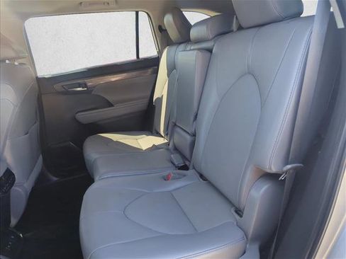 Used 2021 Toyota Highlander Limited FWD image 22