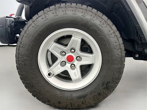 Used 2019 Jeep Wrangler Unlimited Rubicon w/ Dual Top Group image 31