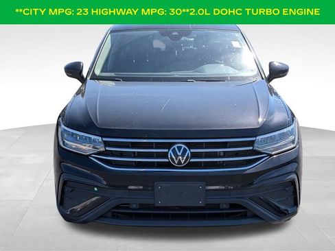 Used 2023 Volkswagen Tiguan SE image 3