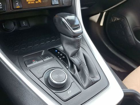 Used 2021 Toyota RAV4 XLE w/ XLE Grade Weather Package image 12