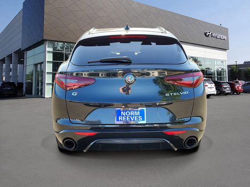 Used 2022 Alfa Romeo Stelvio Veloce AWD/4WD image 4