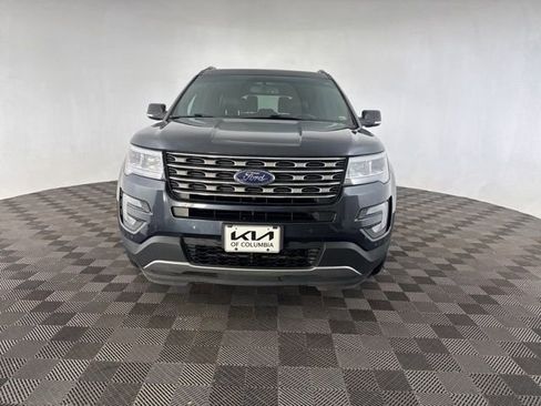 Used 2017 Ford Explorer XLT w/ Equipment Group 202A image 3
