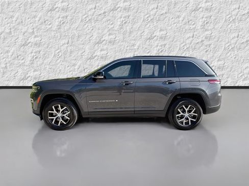 Used 2025 Jeep Grand Cherokee Limited RWD image 6