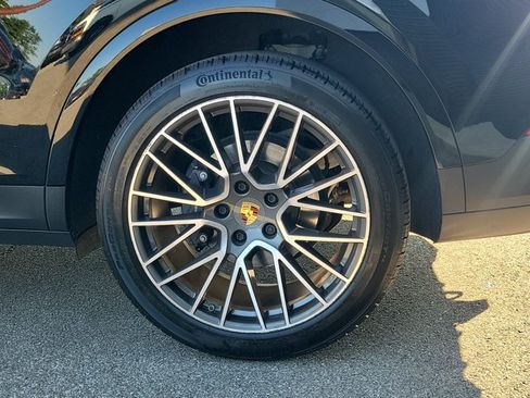 Certified 2023 Porsche Cayenne AWD/4WD image 14