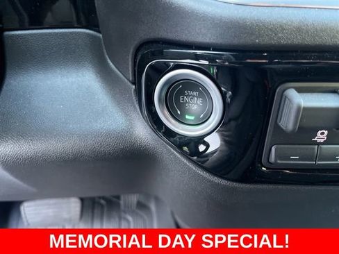 Used 2025 GMC Sierra 3500 SLE w/ Preferred Package AWD/4WD image 21