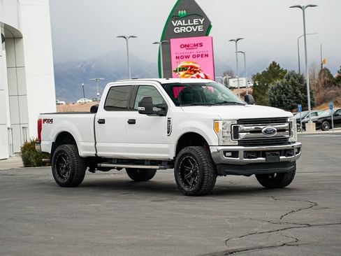 Used 2017 Ford F250 XLT w/ FX4 Off-Road Package image 3