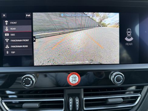 Certified 2025 Porsche Macan image 31