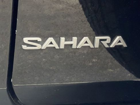 Used 2025 Jeep Wrangler Unlimited Sahara AWD/4WD image 9