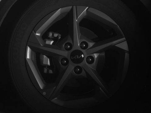 Used 2025 Kia K4 LXS image 12