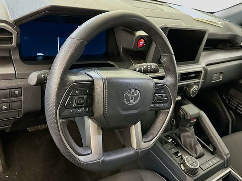 Used 2025 Toyota 4Runner TRD Off-Road image 18