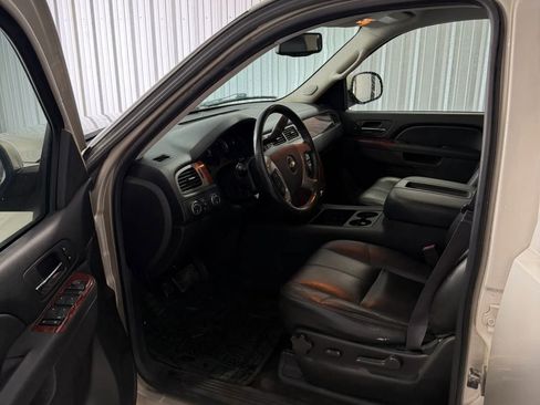 Used 2014 Chevrolet Suburban LT AWD/4WD image 10