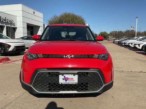 Used 2025 Kia Soul LX w/ LX Technology Package image 3