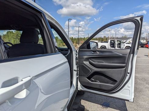 New 2026 Jeep Grand Cherokee L 2WD image 60