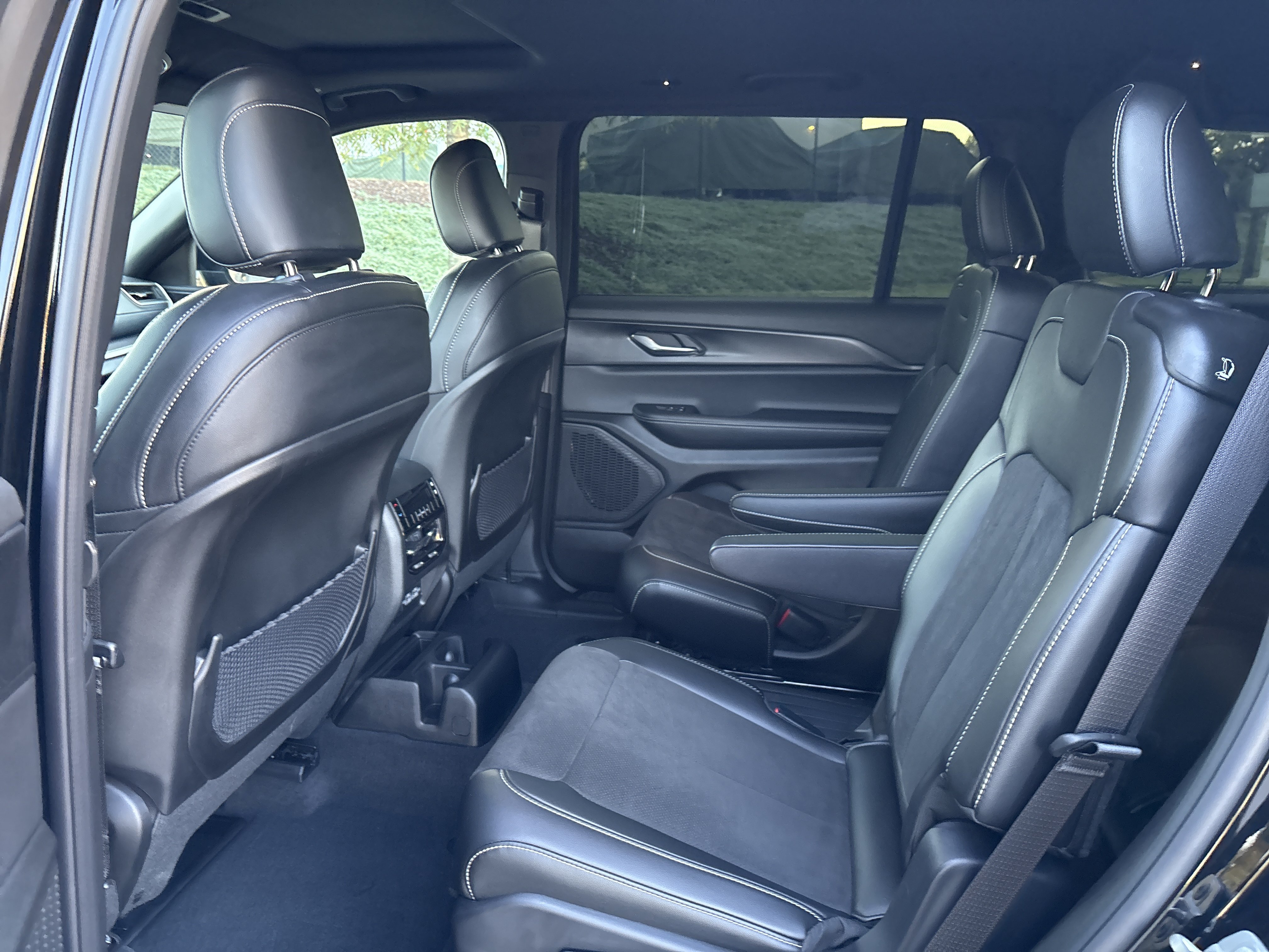 Used 2025 Jeep Grand Cherokee L Altitude AWD/4WD image 32