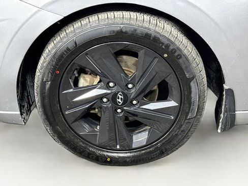 Used 2023 Hyundai Elantra SEL image 29