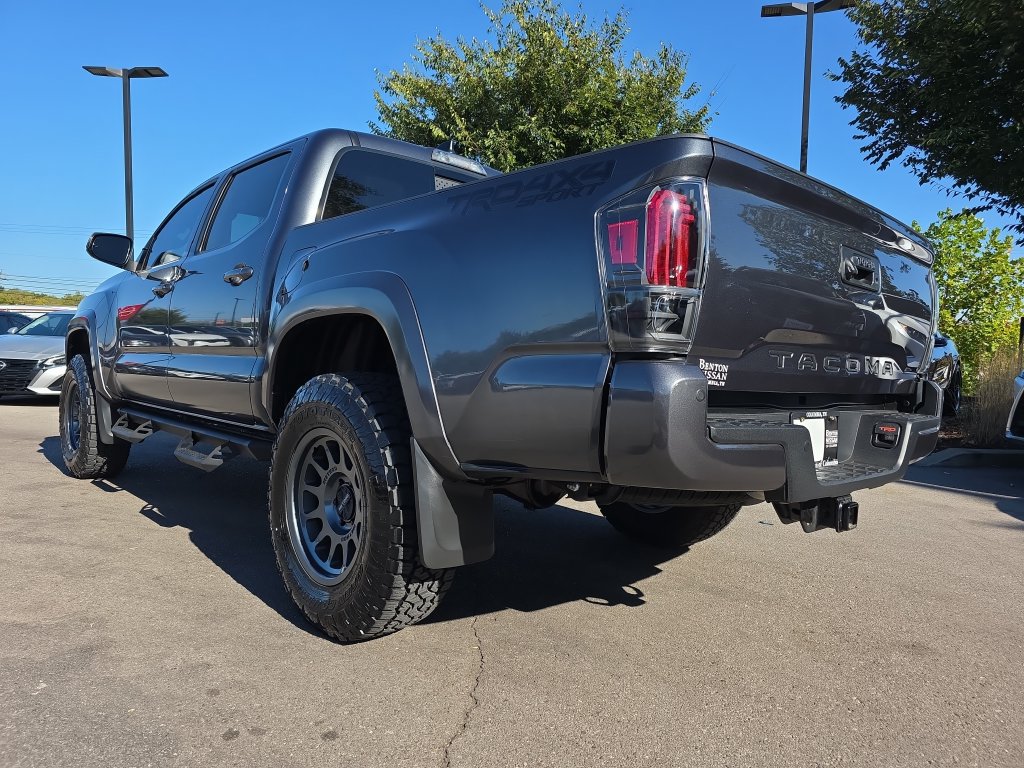Used 2022 Toyota Tacoma TRD Sport w/ Technology Package AWD/4WD image 3
