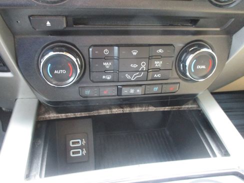 Used 2017 Ford F250 Lariat w/ Lariat Value Package image 16