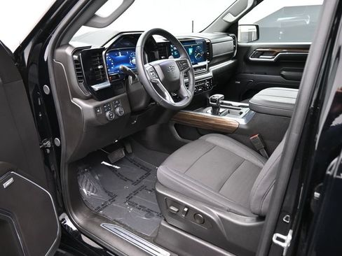 Used 2024 Chevrolet Silverado 1500 RST AWD/4WD image 2