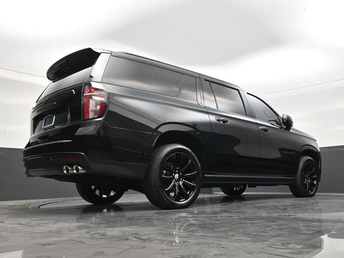 Used 2024 Chevrolet Suburban Premier w/ Premium Package RWD image 25