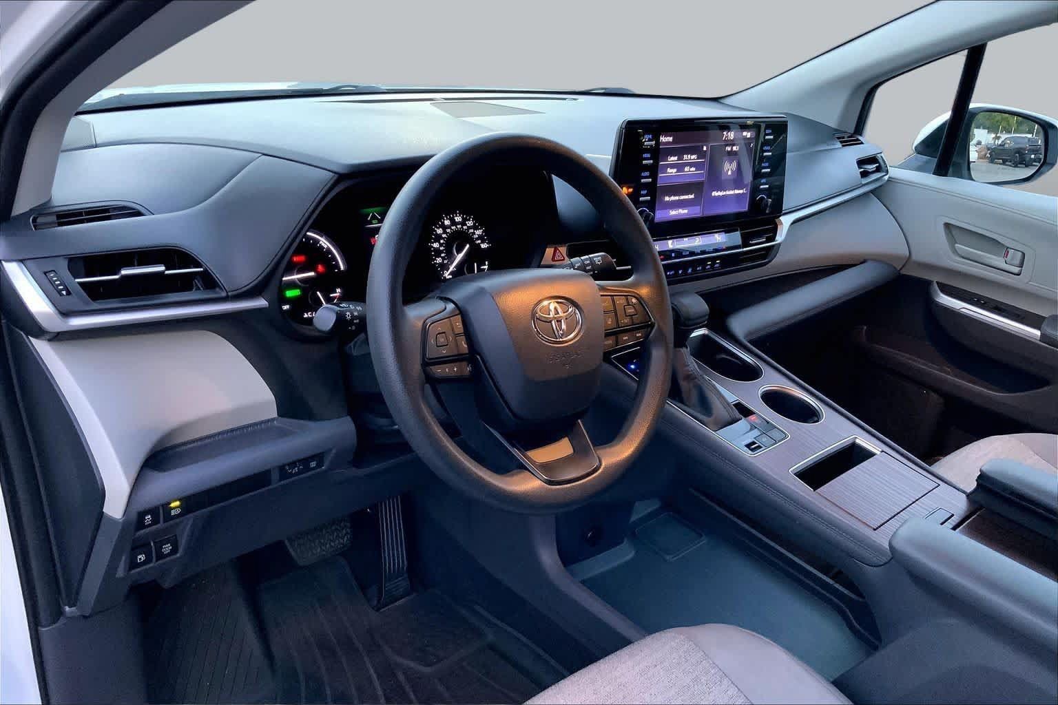 Used 2022 Toyota Sienna LE FWD image 15