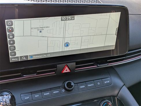 Used 2025 Hyundai Elantra SEL image 21