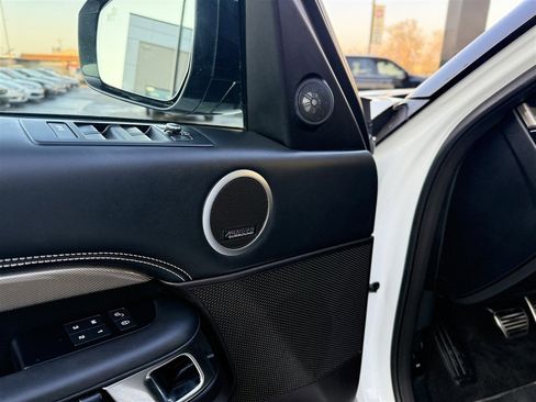 Used 2018 Land Rover Discovery HSE image 13