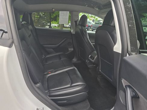 Used 2021 Tesla Model Y Long Range AWD/4WD image 12