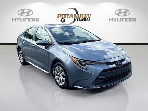 Used 2024 Toyota Corolla LE FWD image 3