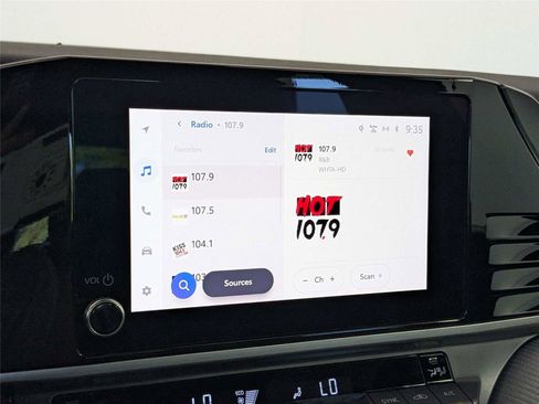 Used 2025 Toyota Camry SE FWD image 20