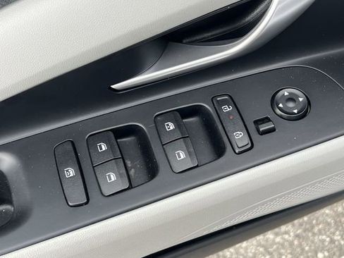 Certified 2025 Hyundai Elantra Limited FWD image 26