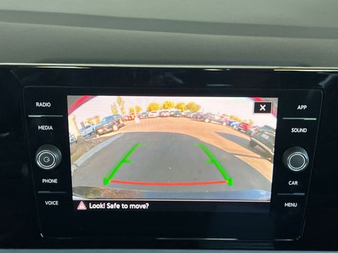 Used 2025 Volkswagen Jetta SE image 17