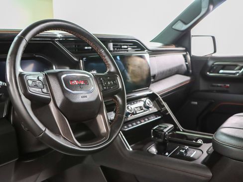 Used 2024 GMC Sierra 1500 AT4 w/ Technology Package AWD/4WD image 28