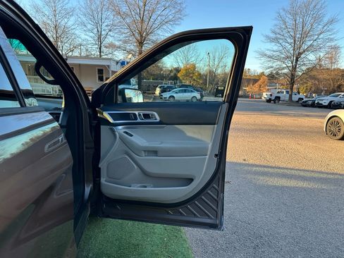 Used 2015 Ford Explorer XLT w/ Equipment Group 202A image 19