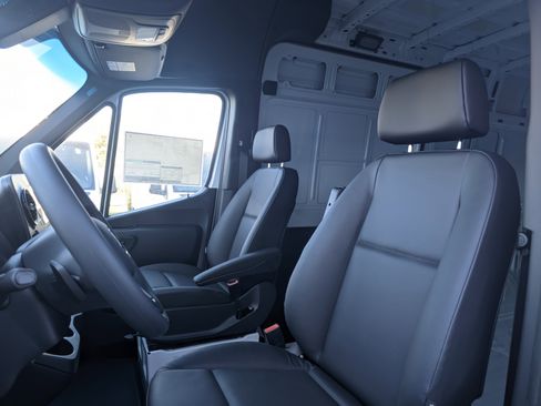 New 2024 Mercedes-Benz Sprinter 2500 w/ Acoustic Package image 14
