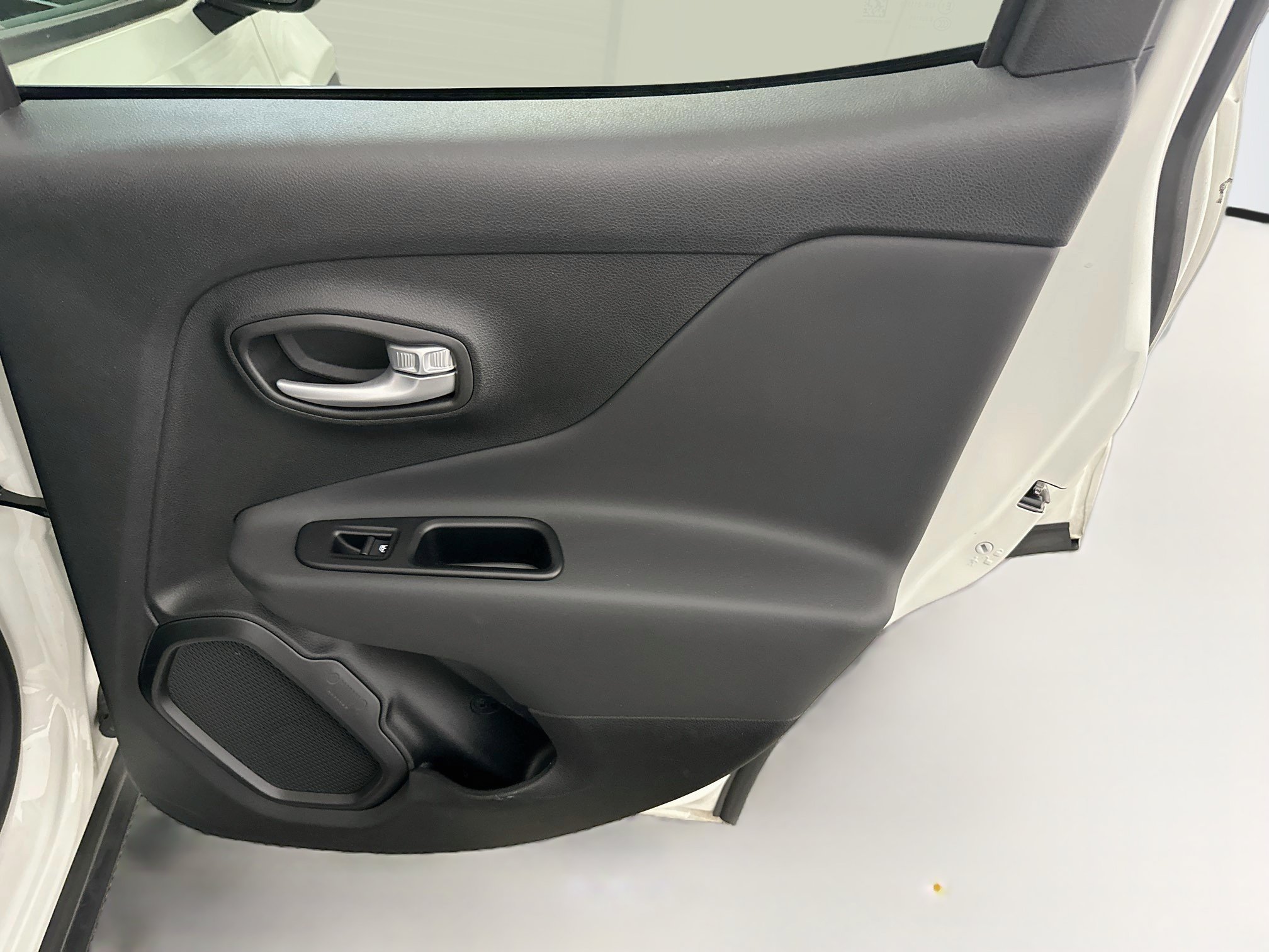 Used 2023 Jeep Renegade Altitude AWD/4WD image 31