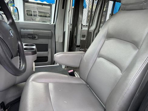 Used 2009 Ford E-250 and Econoline 250 Extended RWD image 11