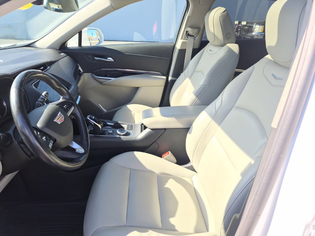 Used 2021 Cadillac XT4 Luxury w/ Cold Weather Package AWD/4WD image 11