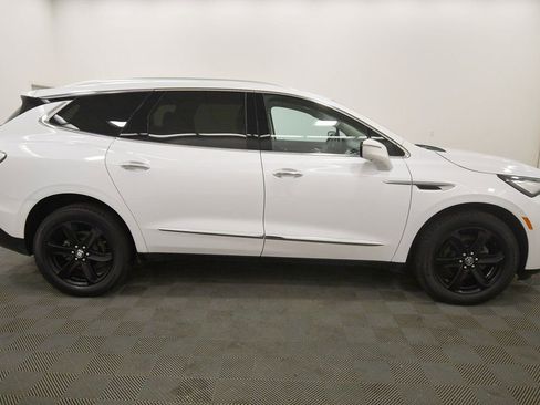 Used 2024 Buick Enclave Essence image 9