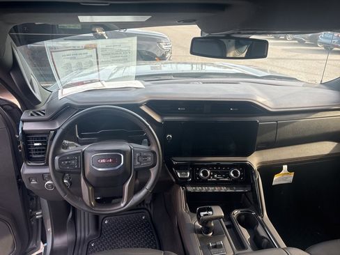 Used 2024 GMC Sierra 1500 AT4 w/ AT4 Preferred Package image 2