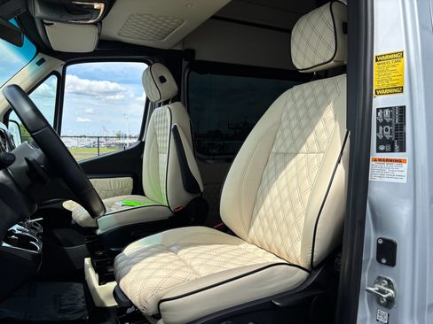 Used 2020 Mercedes-Benz Sprinter 3500 image 19