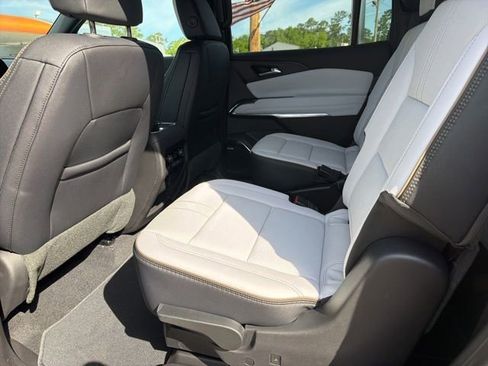 New 2026 Chevrolet Traverse High Country FWD image 11