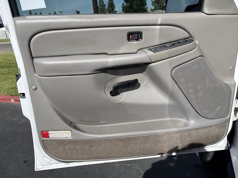 Used 2005 GMC Sierra 2500 SLE w/ Skid Plate Package AWD/4WD image 27