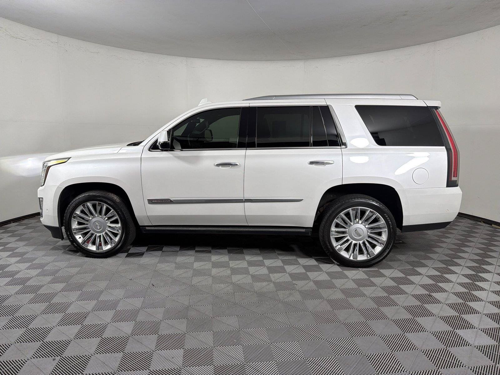 Used 2019 Cadillac Escalade Platinum AWD/4WD image 4