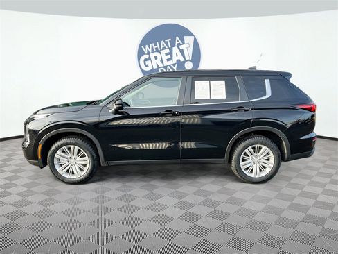 Used 2024 Mitsubishi Outlander ES image 4