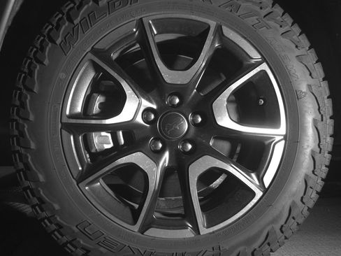 Used 2025 Jeep Compass Trailhawk AWD/4WD image 12