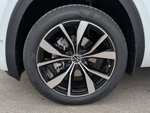 New 2026 Volkswagen Atlas Cross Sport SEL Premium R-Line image 5