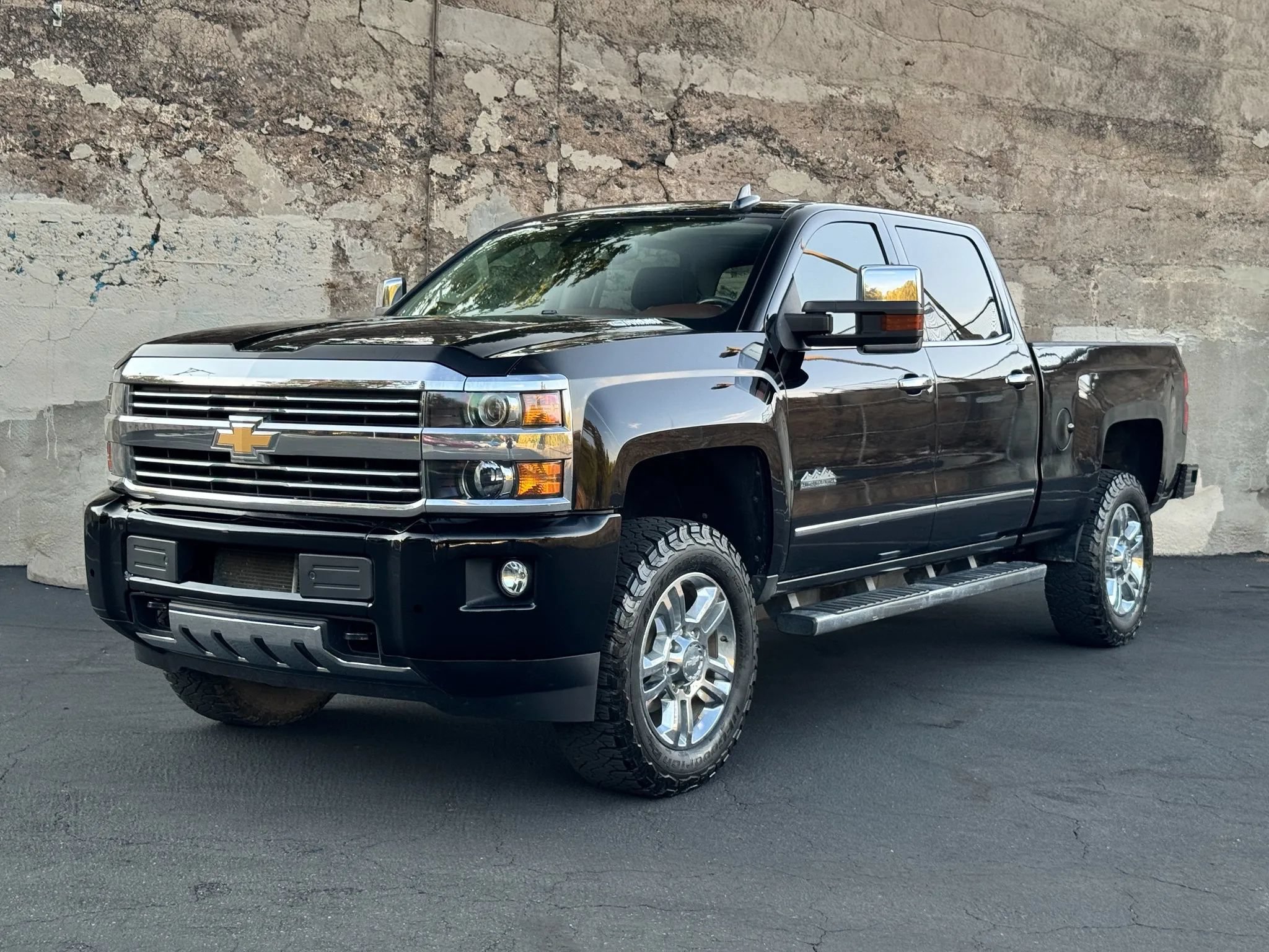 Used 2015 Chevrolet Silverado 2500 High Country w/ Duramax Plus Package AWD/4WD image 8