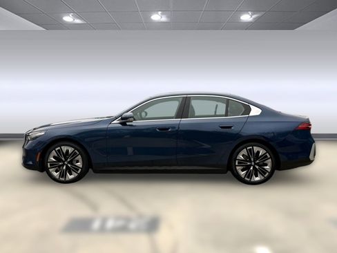 New 2026 BMW i5 eDrive40 w/ Premium Package image 2